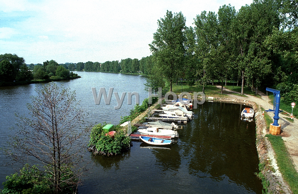 Main Markbreit Hafen Markb.jpg - Marktbreit, Sportboothafen vom Marktbreiter Hockey Club, main-km 277,3